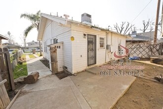 126 Wilson Ave in Bakersfield, CA - Foto de edificio - Building Photo