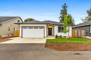 1406 Natalie Ct in Monmouth, OR - Building Photo