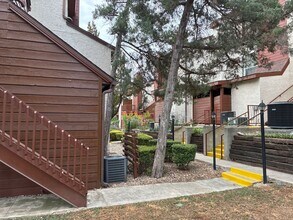 10527 Perrin Beitel in San Antonio, TX - Building Photo - Building Photo