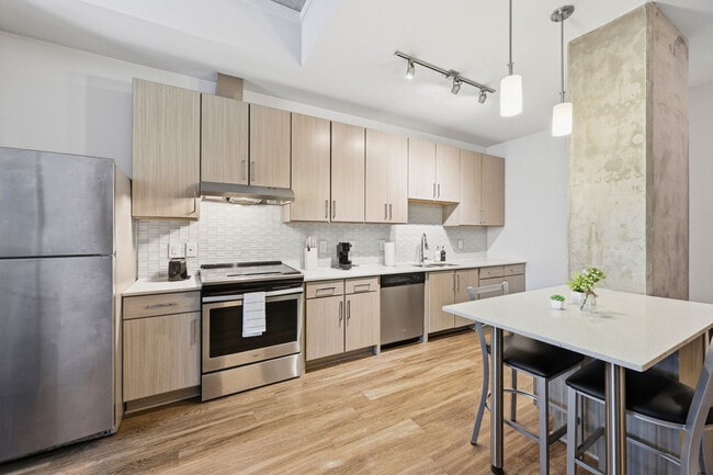 28 Woolfe St in Charleston, SC - Building Photo - Building Photo