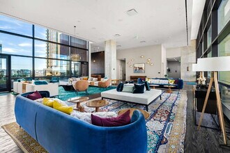 70 Rainey St in Austin, TX - Foto de edificio - Building Photo