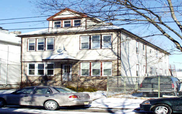 921 Pennington St in Elizabeth, NJ - Building Photo