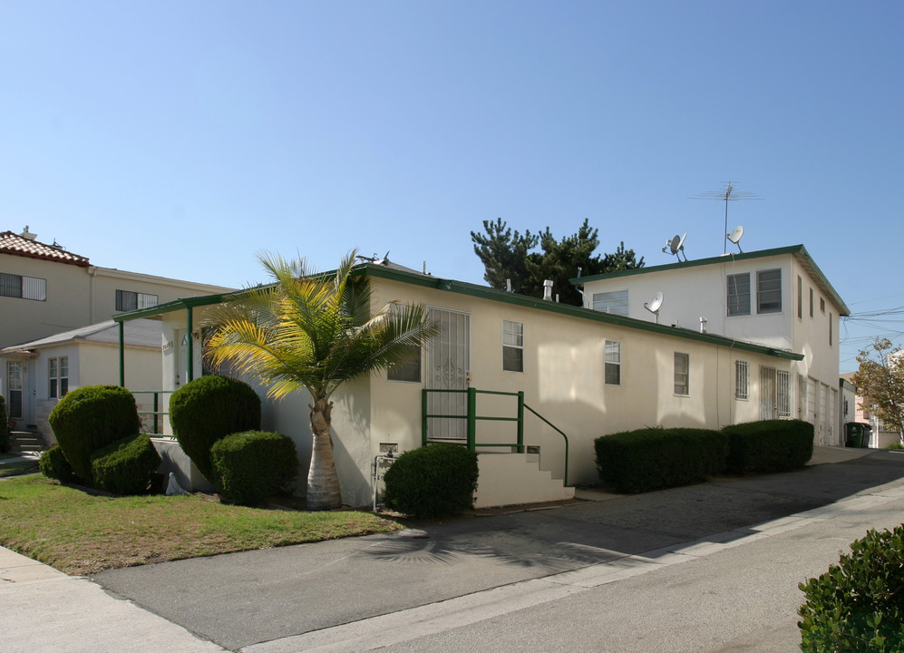 7009-7011 Flight Ave in Los Angeles, CA - Building Photo
