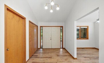 28118 Forestbrook Dr in Farmington Hills, MI - Building Photo - Building Photo