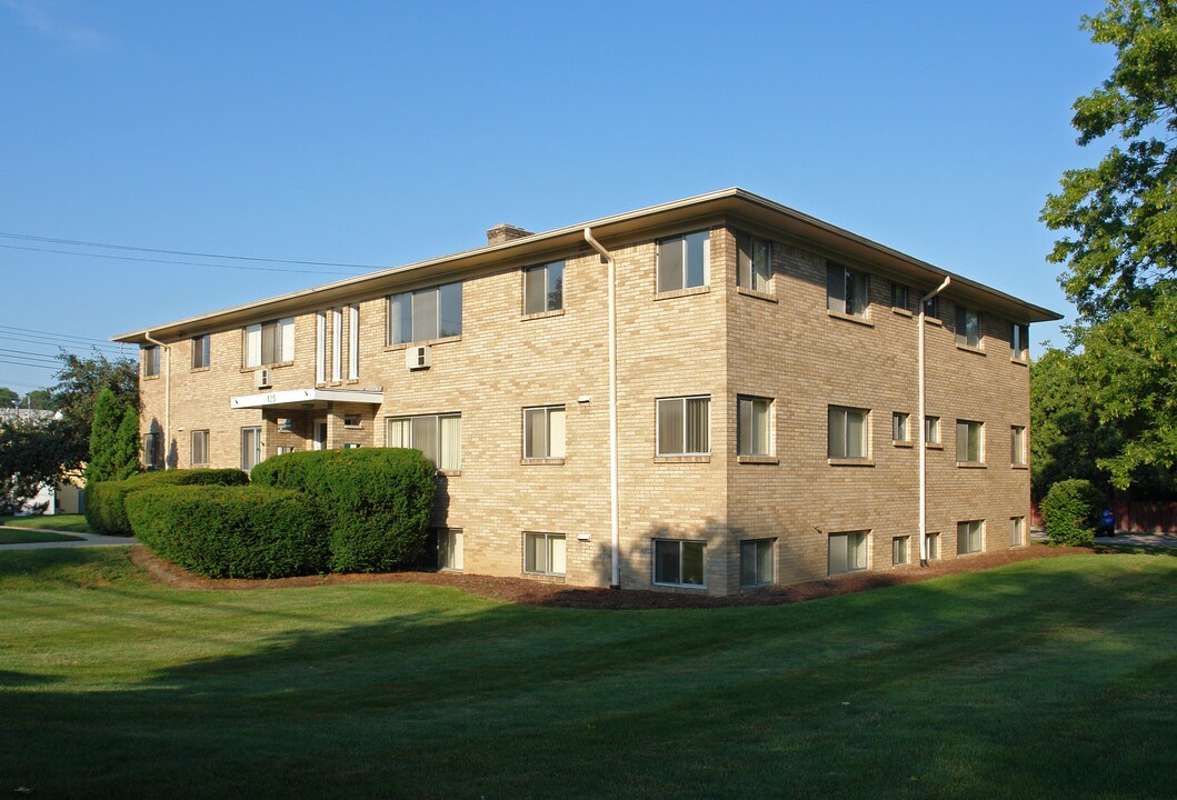 125 N Hagadorn Rd in East Lansing, MI - Building Photo