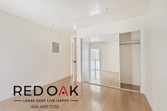 17830 Sherman Way in Los Angeles, CA - Building Photo - Building Photo