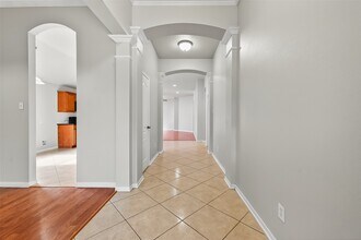 5623 Brookhollow Oaks Trail in Houston, TX - Building Photo - Building Photo