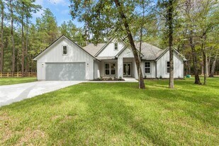 11193 Wildwood Ln in Todd Mission, TX - Building Photo