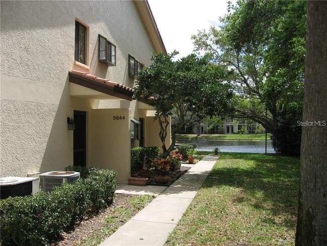 5644 Gardens Dr in Sarasota, FL - Building Photo - Building Photo