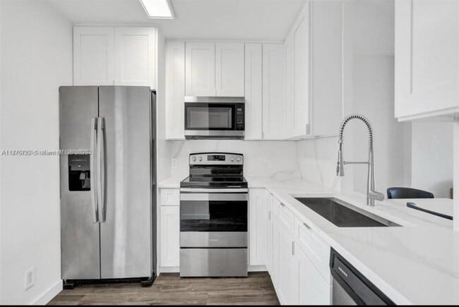 property at 3101 N Country Club Dr