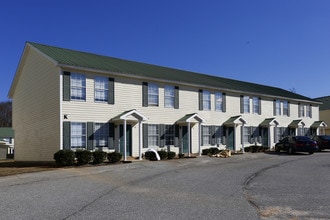 Arbor Trace Townhomes in Barnesville, GA - Foto de edificio - Building Photo