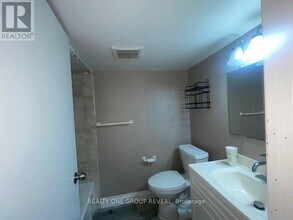 56 Bakersfield Dr in Cambridge, ON - Building Photo - Building Photo