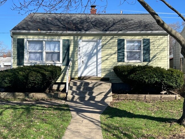 property at 806 S Albert Ave