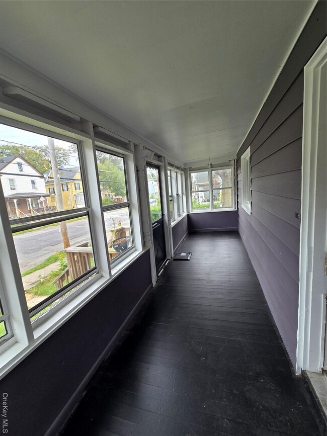 469 1st St in Newburgh, NY - Foto de edificio - Building Photo