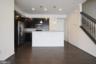 13615 Air and Space Museum Pkwy in Herndon, VA - Building Photo - Building Photo