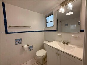 816 NW 87th Ave in Miami, FL - Building Photo - Building Photo