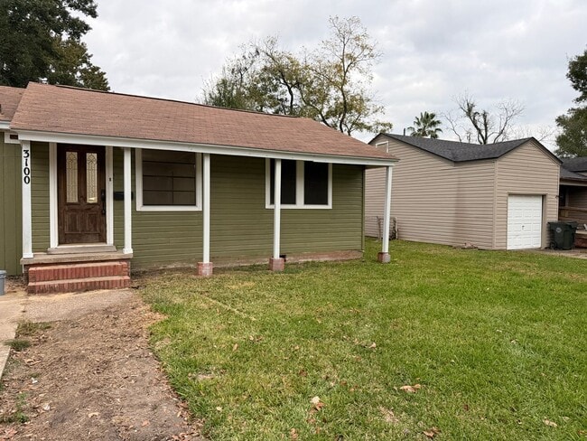 3100 Boyd Ave in Groves, TX - Building Photo - Building Photo