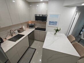 825 Brickell Bay Dr in Miami, FL - Foto de edificio - Building Photo