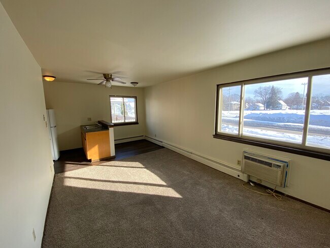 2111 S 60th St in West Allis, WI - Building Photo - Building Photo