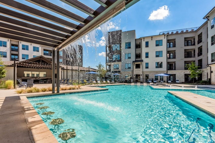 Brightleaf at Lakeline in Austin, TX - Foto de edificio