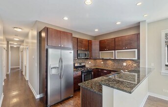 7932 W Grand Ave, Unit 3E in Elmwood Park, IL - Building Photo - Building Photo