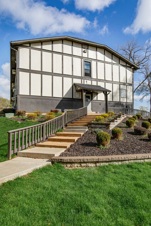 Oak Park Apartments in Affton, MO - Building Photo