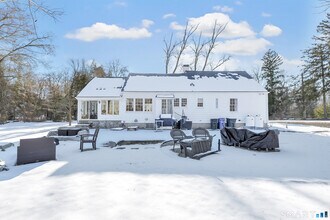 70 Cranbury Rd in Norwalk, CT - Building Photo - Building Photo