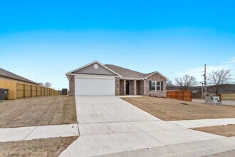 118 Stinson St in Elkins, AR - Building Photo - Building Photo