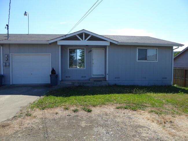 184 Gregory Dr in Winston, OR - Building Photo - Building Photo