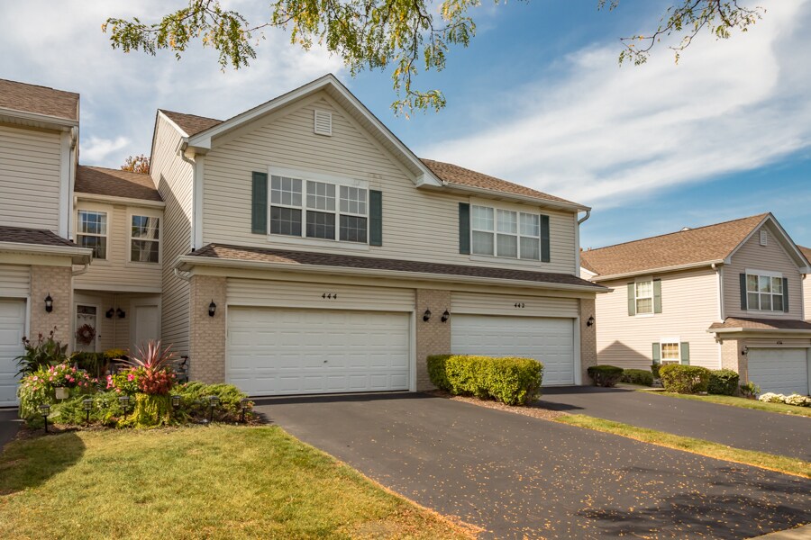 444 Windham Cove Dr in Crystal Lake, IL - Building Photo