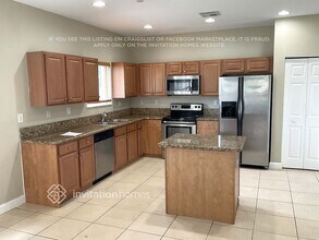 22121 SW 87th Pl in Cutler Bay, FL - Foto de edificio - Building Photo