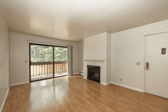 3205 Golden Oaks Ln in Monterey, CA - Building Photo - Building Photo