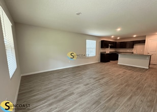 4251 Spring Park Rd in Jacksonville, FL - Foto de edificio - Building Photo