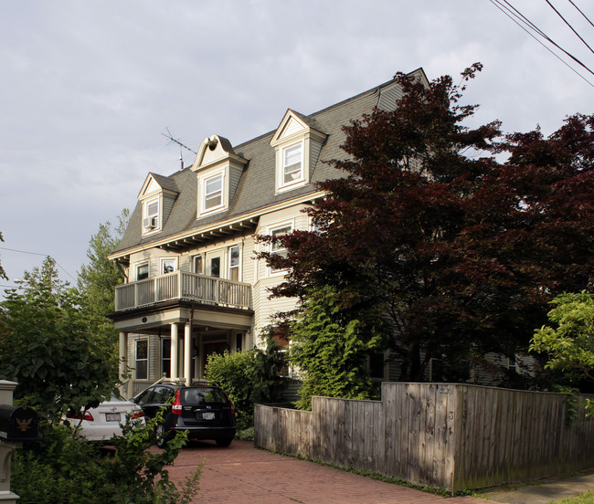 131 Irving Ave in Providence, RI - Foto de edificio - Building Photo