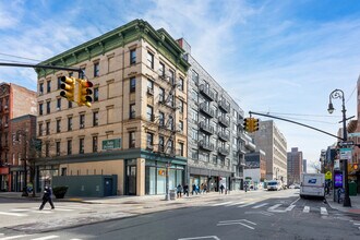 328 Grand St in New York, NY - Building Photo - Building Photo