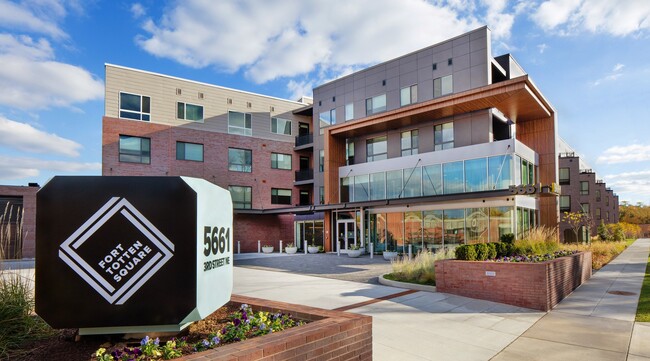 Fort Totten Square in Washington, DC - Foto de edificio - Building Photo