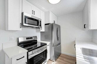 930 N Martel in Los Angeles, CA - Building Photo - Building Photo
