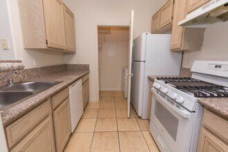 7185 S Durango Dr in Las Vegas, NV - Building Photo - Building Photo