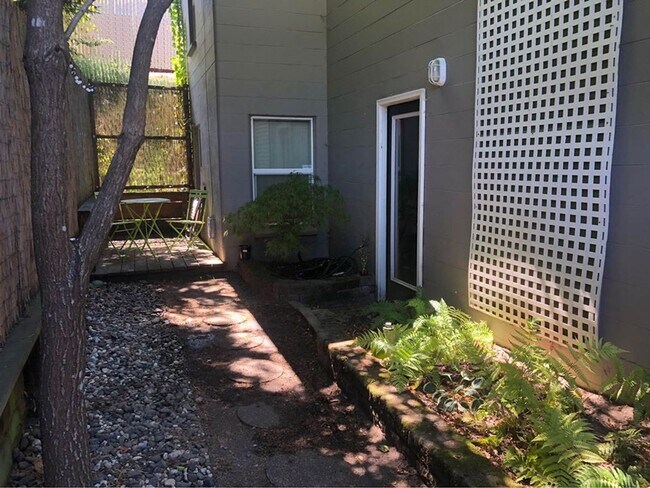 5124 SW 45th Ave in Portland, OR - Building Photo - Building Photo