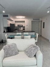 9499 Collins Ave, Unit # 509 in Surfside, FL - Foto de edificio - Building Photo