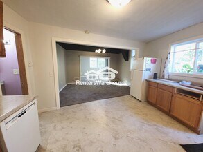 200 N Vine St in Roberts, WI - Building Photo - Building Photo