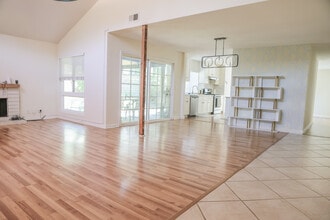23328 Alamos Ln in Santa Clarita, CA - Building Photo - Building Photo
