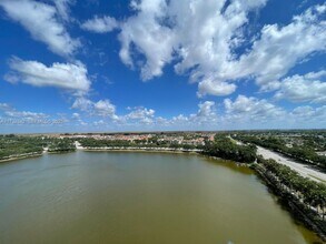 2641 N Flamingo Rd in Sunrise, FL - Building Photo - Building Photo