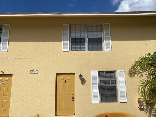 3761 93rd Ln N in West Palm Beach, FL - Foto de edificio - Building Photo