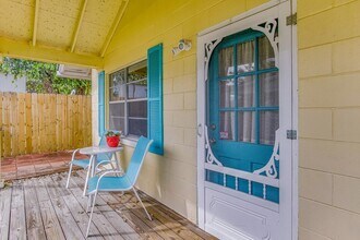 214 Payne Rd-Unit -Guest house in backyard in Pensacola, FL - Building Photo - Building Photo