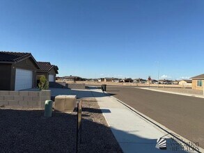 4584 S Cedar Ave in Yuma, AZ - Building Photo - Building Photo