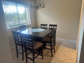 7085 Nova Dr, Unit 203 in Davie, FL - Foto de edificio - Building Photo