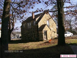 902 N Grand Ave in Tahlequah, OK - Building Photo