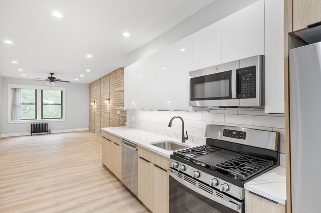 1318 W Birchwood Ave in Chicago, IL - Building Photo - Building Photo