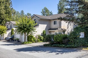 10050 154 St in Surrey, BC - Building Photo